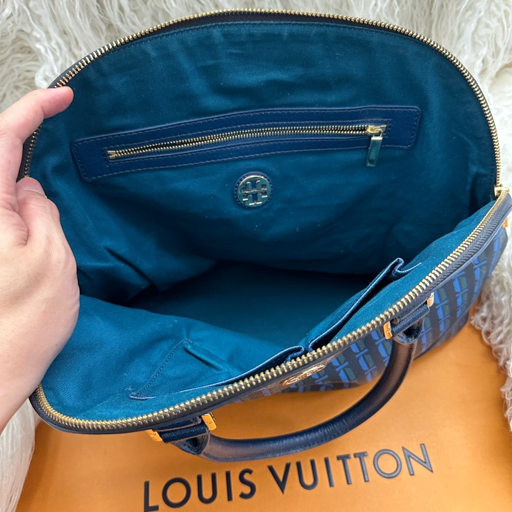 Tory Burch Robinson Dome Bag - Picture 9 of 12